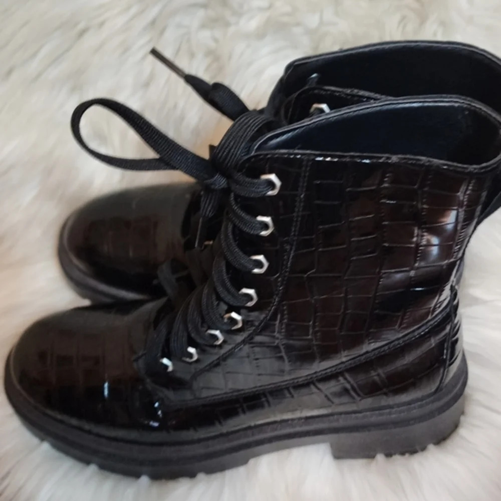 Topshop blackā 8 eye combat boots 10